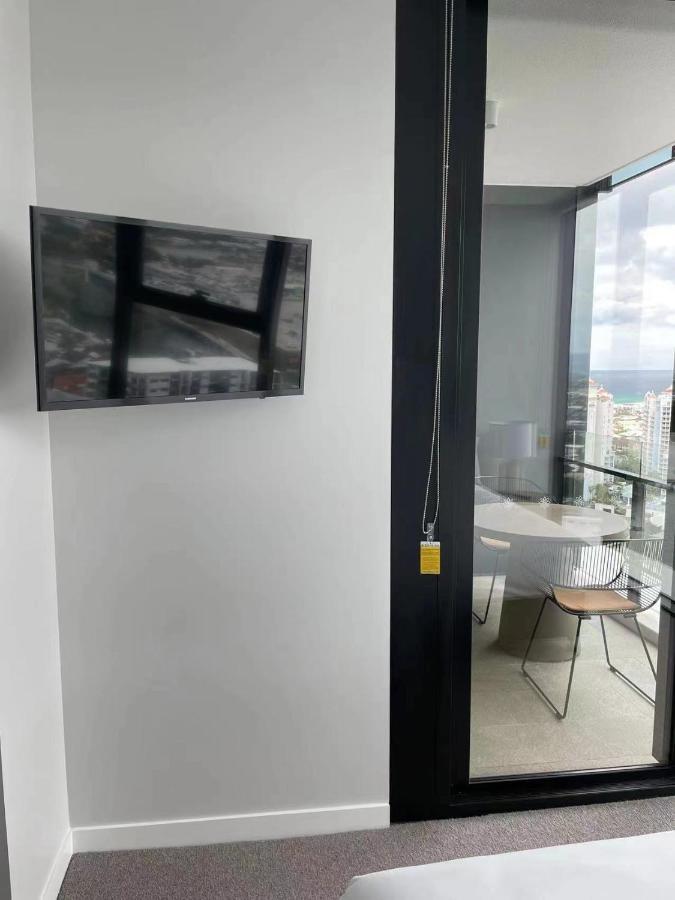Luxury Casino In Broadbeach Island Apartment *