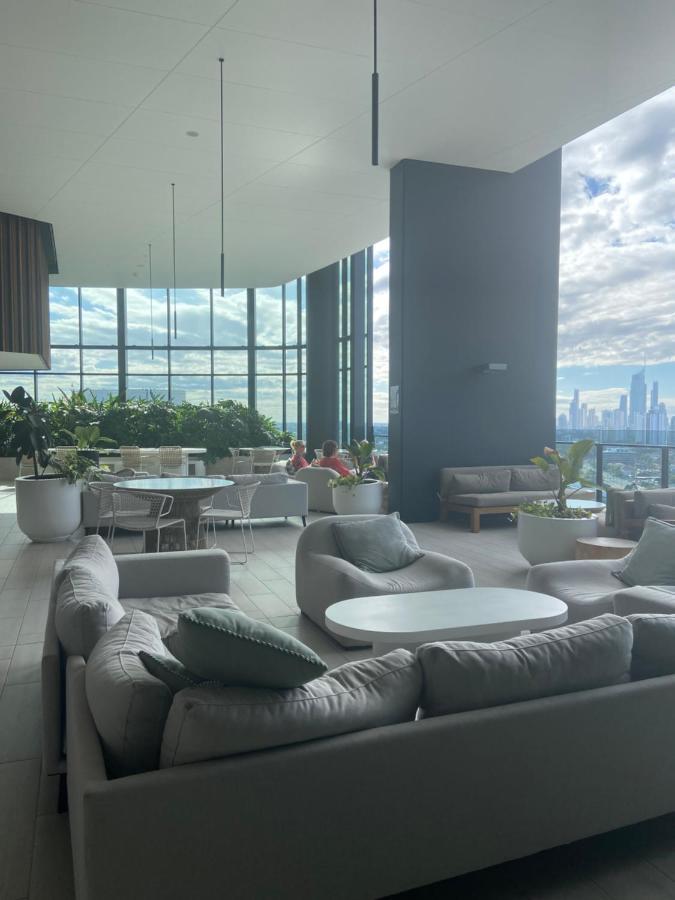 Luxury Casino In Broadbeach Island Apartment *